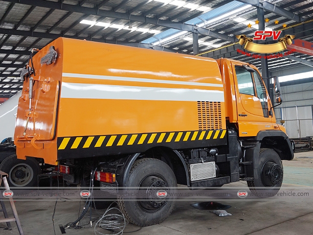 Benz Road Sweeper pic 03
